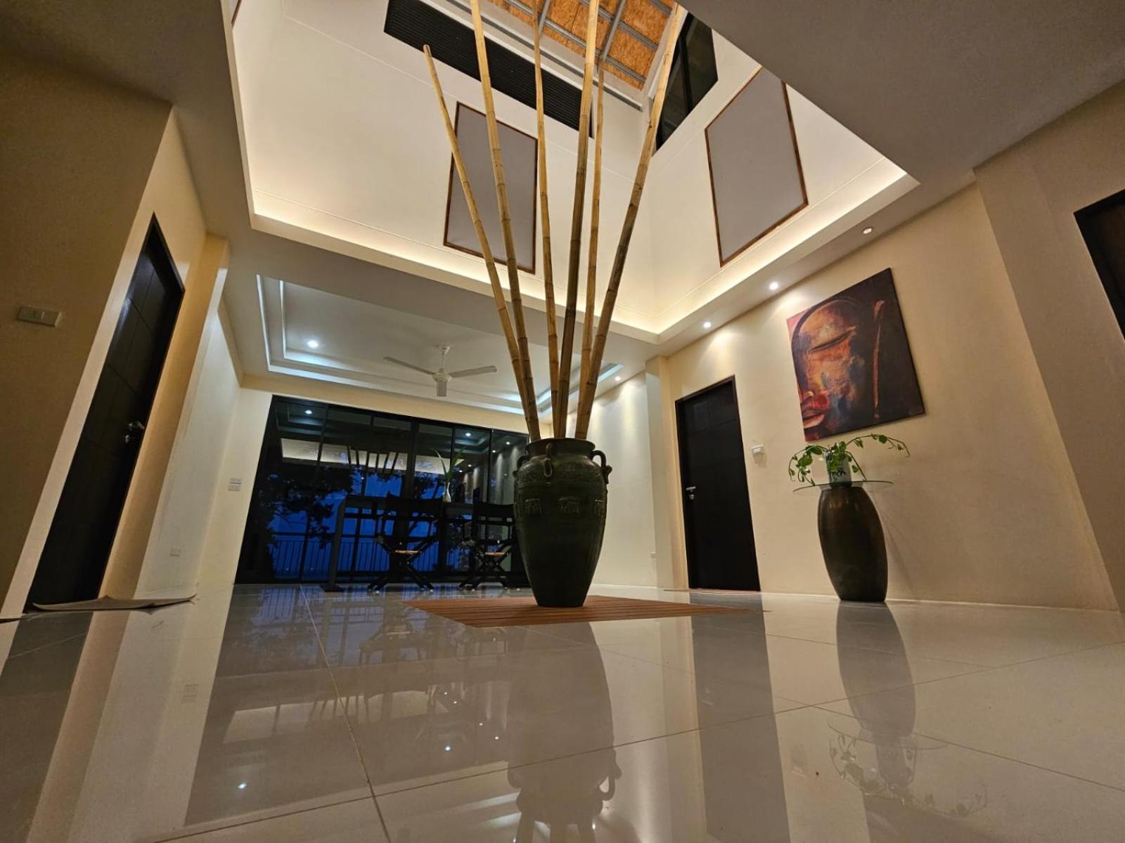Vila Beachfront In Rawai