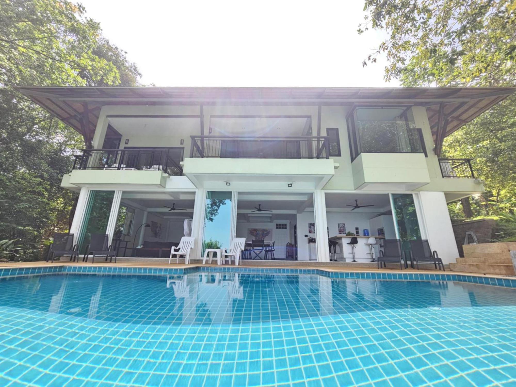 Vila Beachfront In Rawai Phuket