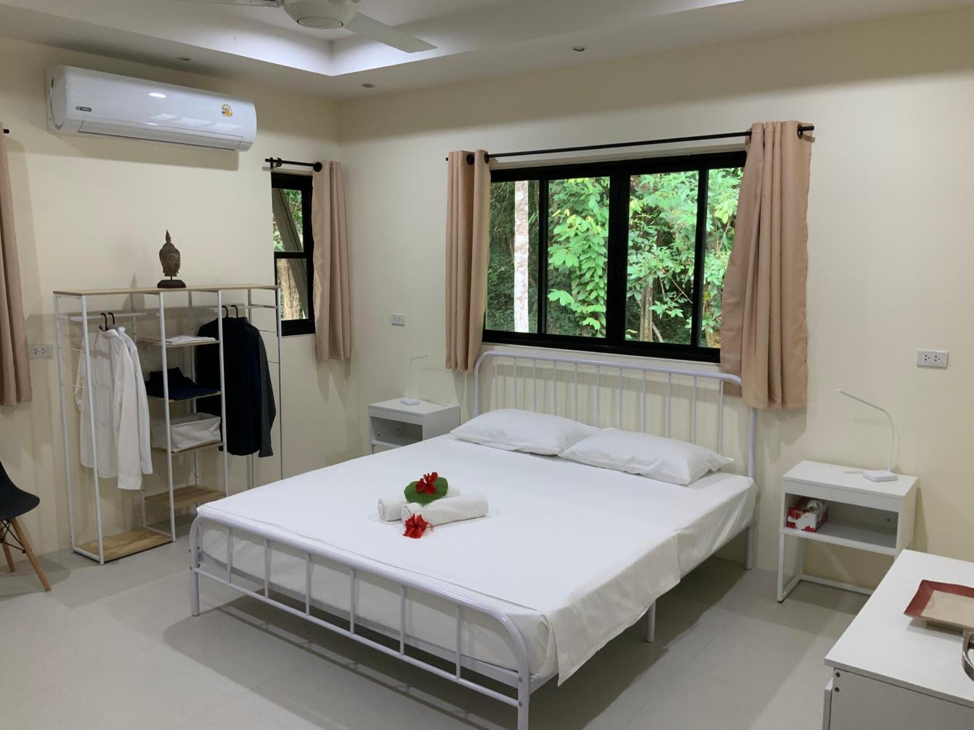 Beachfront In Rawai Vila *